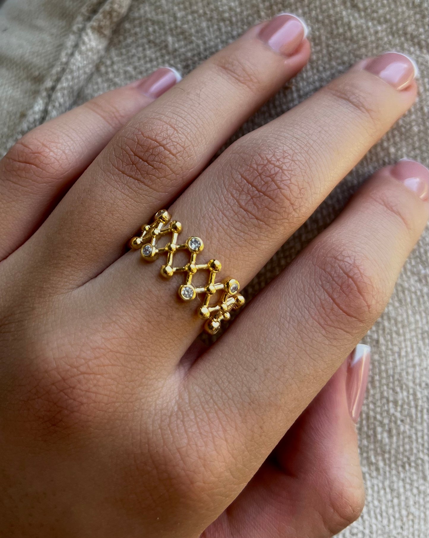 Crisscross ring